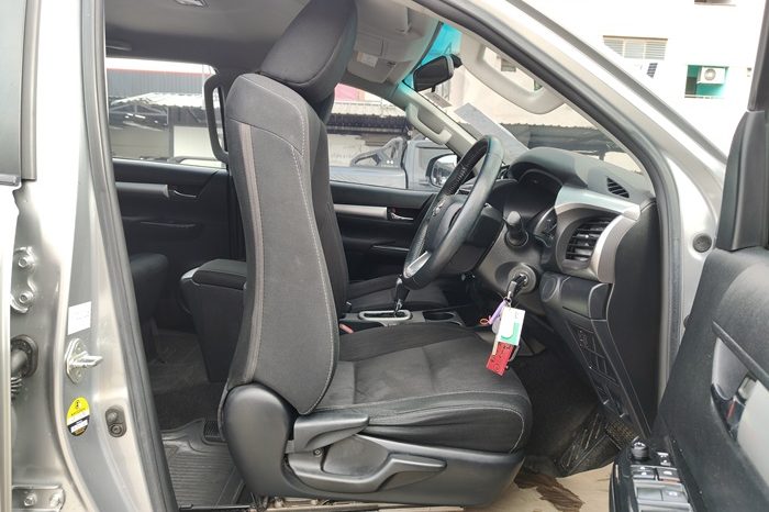 REVO PRE 2019 2.4E AT DOUBLE CAB SILVER  2044 full