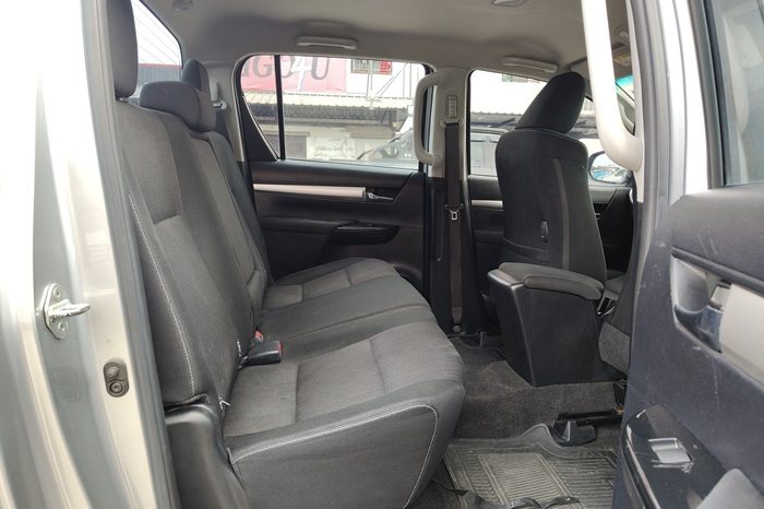 REVO PRE 2019 2.4E AT DOUBLE CAB SILVER  2044 full