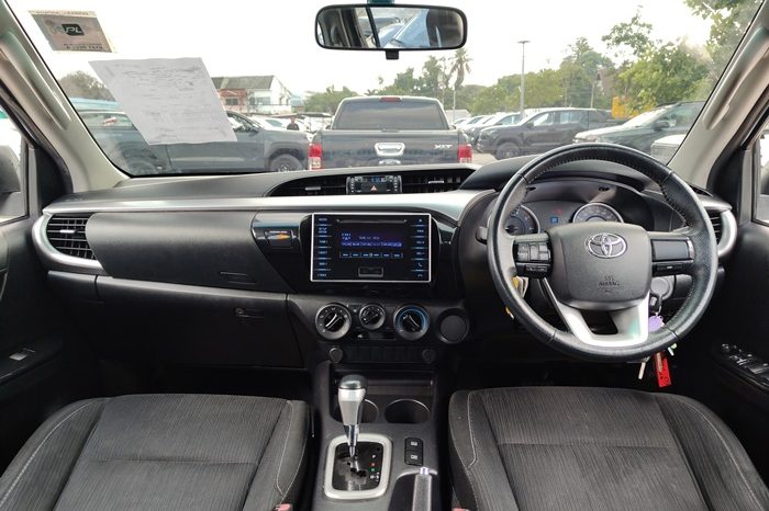 REVO PRE 2019 2.4E AT DOUBLE CAB SILVER  2044 full