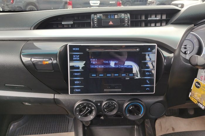 REVO PRE 2019 2.4E AT DOUBLE CAB SILVER  2044 full