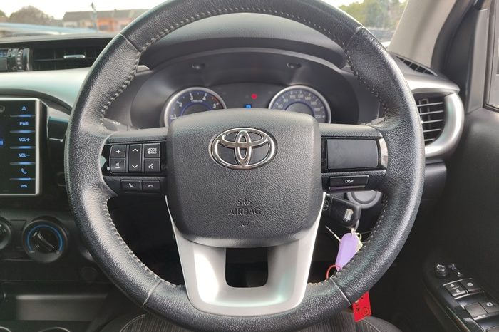 REVO PRE 2019 2.4E AT DOUBLE CAB SILVER  2044 full