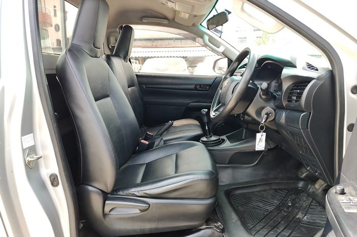 REVO 4WD 2019 2.8J MT STANDARD SILVER  2601 full