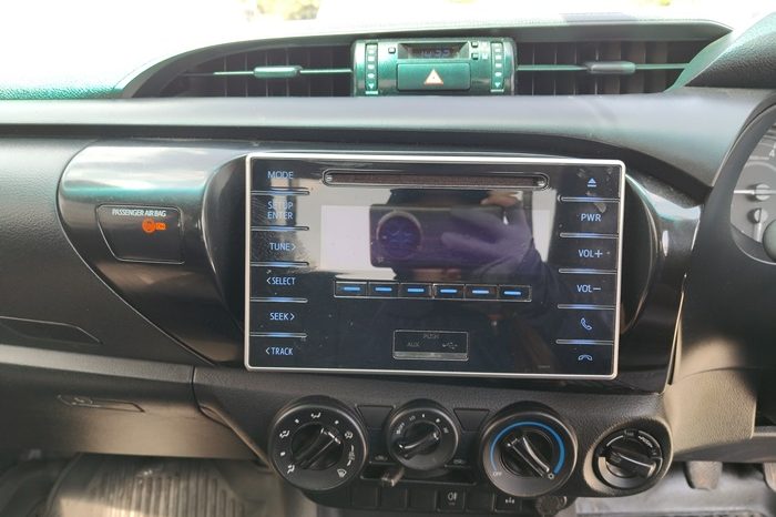 REVO 4WD 2019 2.8J MT STANDARD SILVER  2601 full