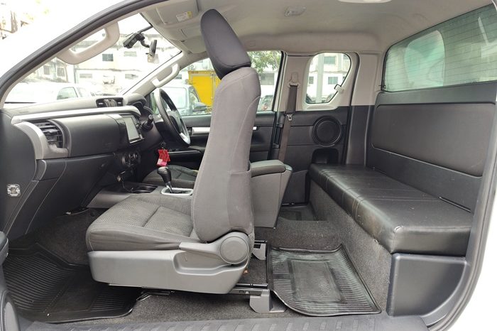 REVO PRE 2022 2.4 ENTRY AT SMART CAB WHITE  4263 full