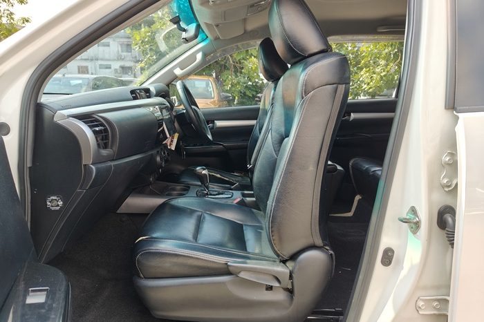 REVO PRE 2019 2.4E AT DOUBLE CAB WHITE  3032 full