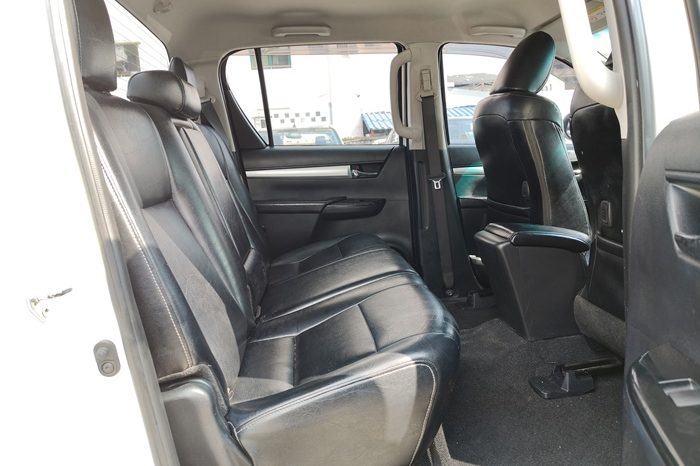 REVO PRE 2019 2.4E AT DOUBLE CAB WHITE  3032 full