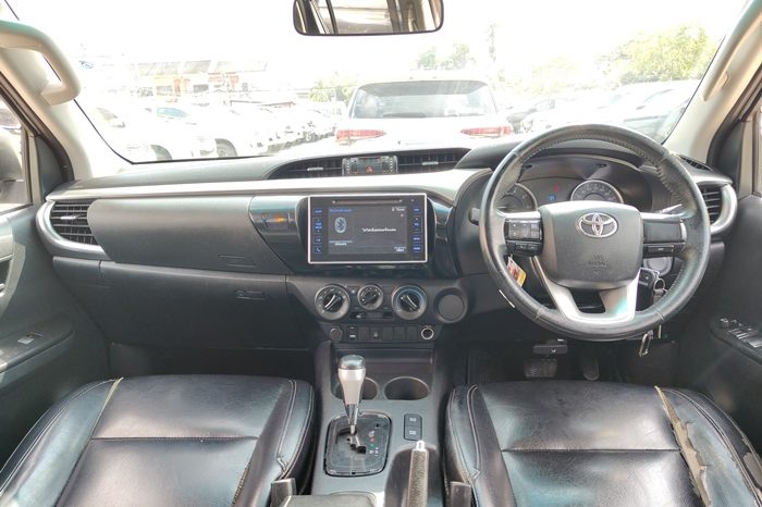 REVO PRE 2019 2.4E AT DOUBLE CAB WHITE  3032 full