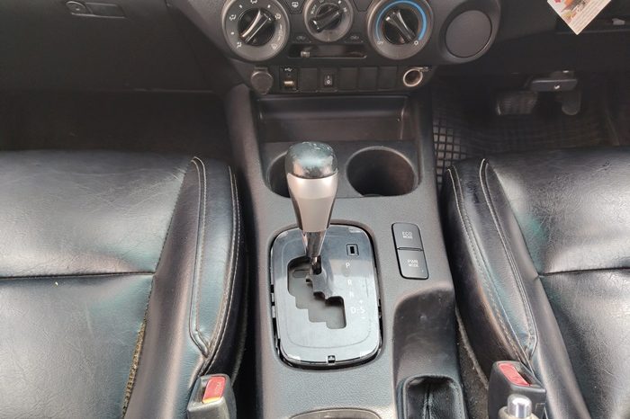 REVO PRE 2019 2.4E AT DOUBLE CAB WHITE  3032 full