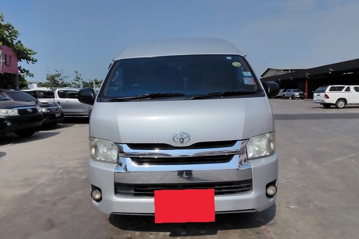 TOYOTA 2WD 2017 3.0 MT COMMUTER SILVER  2136 full