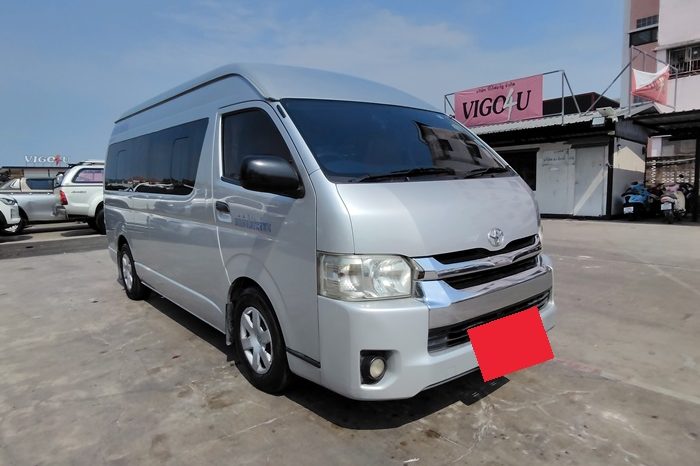 TOYOTA 2WD 2017 3.0 MT COMMUTER SILVER  2136 full