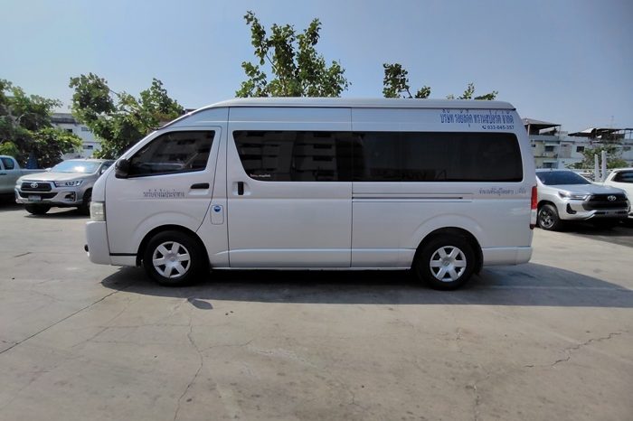 TOYOTA 2WD 2017 3.0 MT COMMUTER SILVER  2136 full