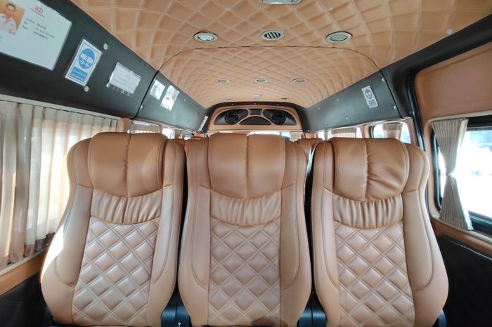 TOYOTA 2WD 2017 3.0 MT COMMUTER SILVER  2136 full