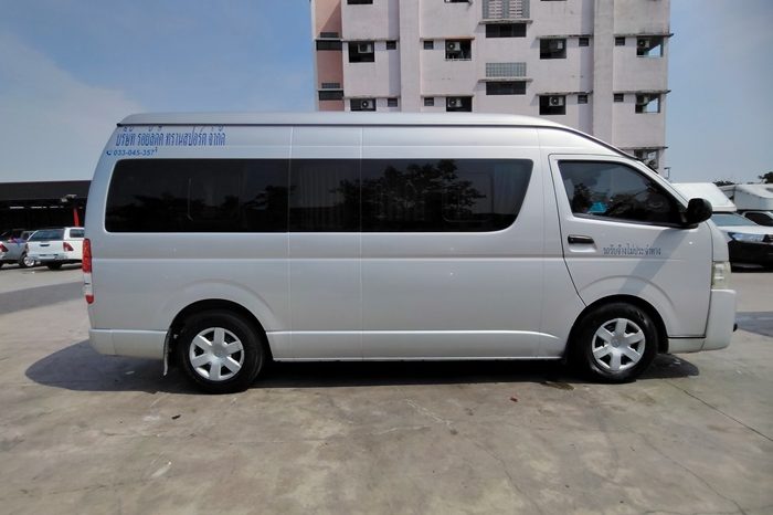 TOYOTA 2WD 2017 3.0 MT COMMUTER SILVER  2136 full