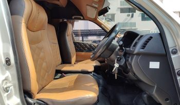 TOYOTA 2WD 2017 3.0 MT COMMUTER SILVER  2136 full