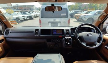 TOYOTA 2WD 2017 3.0 MT COMMUTER SILVER  2136 full