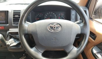 TOYOTA 2WD 2017 3.0 MT COMMUTER SILVER  2136 full