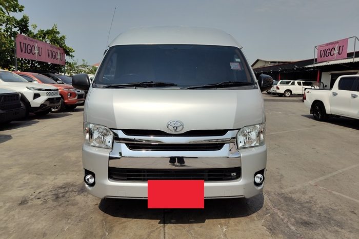 TOYOTA 2WD 2017 3.0 MT COMMUTER SILVER  2142 full