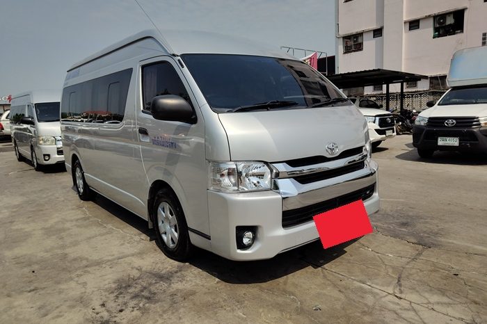 TOYOTA 2WD 2017 3.0 MT COMMUTER SILVER  2142 full