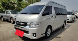 TOYOTA 2WD 2017 3.0 MT COMMUTER SILVER  2142