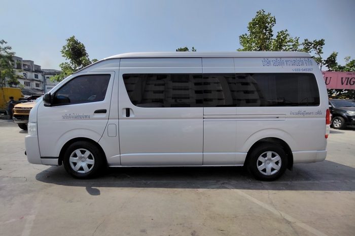 TOYOTA 2WD 2017 3.0 MT COMMUTER SILVER  2142 full