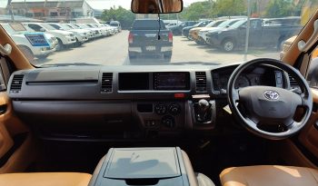 TOYOTA 2WD 2017 3.0 MT COMMUTER SILVER  2142 full