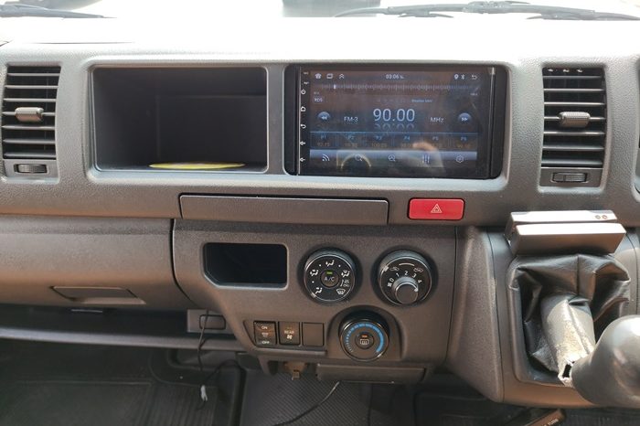 TOYOTA 2WD 2017 3.0 MT COMMUTER SILVER  2142 full