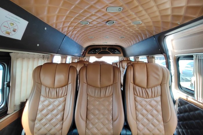 TOYOTA 2WD 2017 3.0 MT COMMUTER SILVER  2141 full