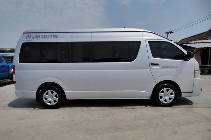 TOYOTA 2WD 2017 3.0 MT COMMUTER SILVER  2141 full