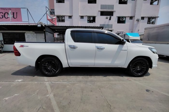 REVO 2WD 2020 2.4J AT DOUBLE CAB WHITE  8458 full