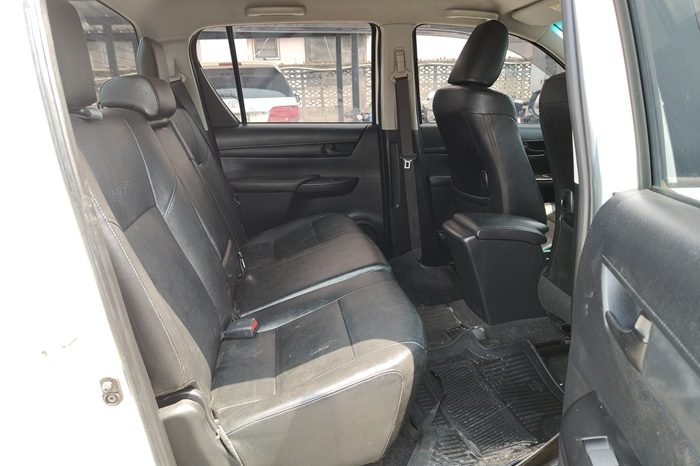 REVO 2WD 2020 2.4J AT DOUBLE CAB WHITE  8458 full