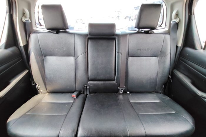 REVO 2WD 2020 2.4J AT DOUBLE CAB WHITE  8458 full