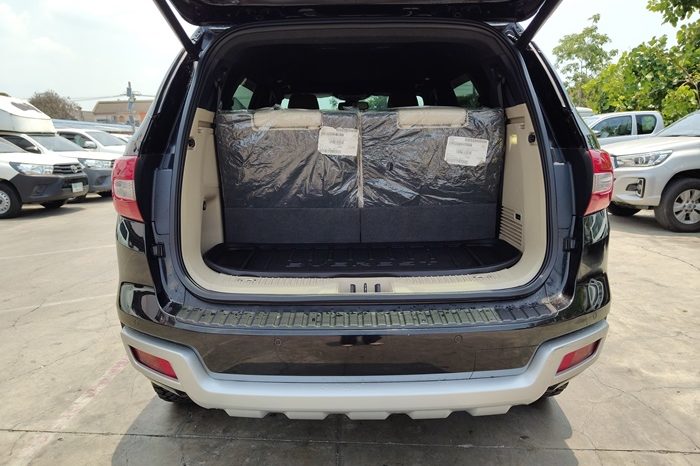 FORD 4WD 2017 3.2 AT SUV EVEREST BLACK  7726 full