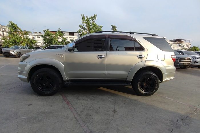 TOYOTA 2WD 2010 2.7V AT FORTUNER SILVER  7908 full
