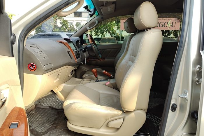 TOYOTA 2WD 2010 2.7V AT FORTUNER SILVER  7908 full