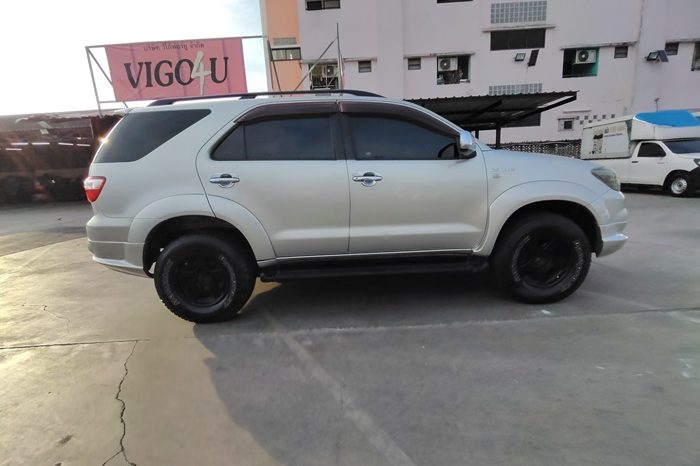 TOYOTA 2WD 2010 2.7V AT FORTUNER SILVER  7908 full