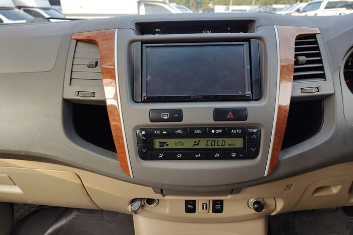 TOYOTA 2WD 2010 2.7V AT FORTUNER SILVER  7908 full