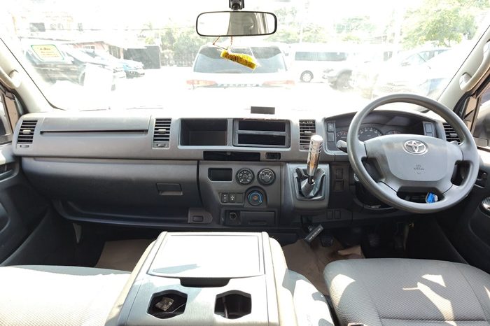 TOYOTA 2WD 2019 2.7 MT COMMUTER WHITE  3486 full