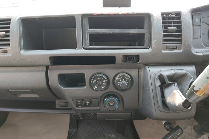 TOYOTA 2WD 2019 2.7 MT COMMUTER WHITE  3486 full