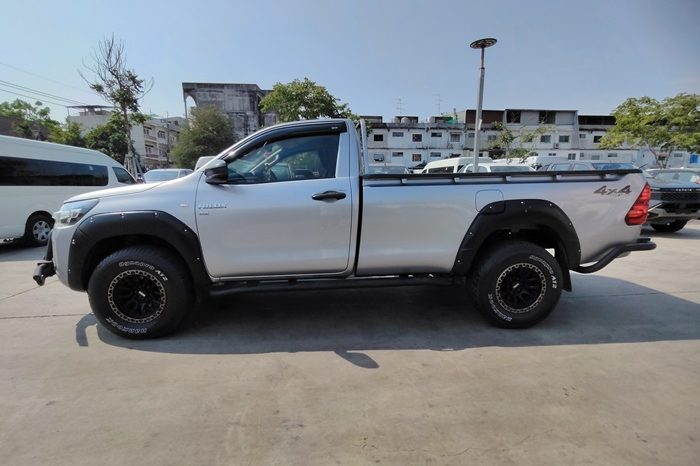 REVO 4WD 2021 2.8 ENTRY MT STANDARD SILVER  4761 full