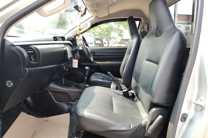 REVO 4WD 2021 2.8 ENTRY MT STANDARD SILVER  4761 full