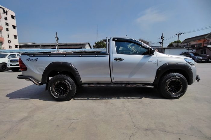 REVO 4WD 2021 2.8 ENTRY MT STANDARD SILVER  4761 full