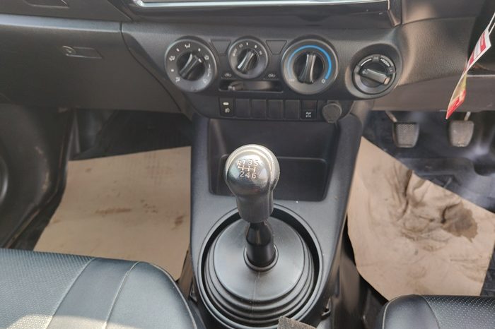 REVO 4WD 2021 2.8 ENTRY MT STANDARD SILVER  4761 full