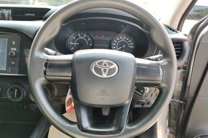 REVO 4WD 2021 2.8 ENTRY MT STANDARD SILVER  4761 full