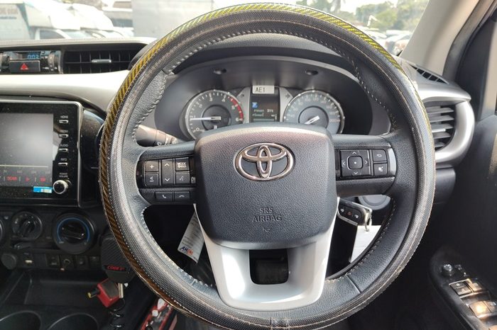 REVO PRE 2021 2.4 MID AT DOUBLE CAB SILVER  2568 full