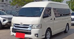 TOYOTA 2WD 2019 3.0 AT COMMUTER WHITE  2864