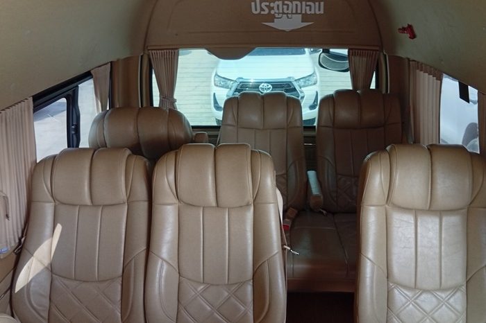 TOYOTA 2WD 2019 3.0 AT COMMUTER WHITE  2864 full