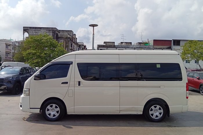 TOYOTA 2WD 2019 3.0 AT COMMUTER WHITE  2864 full