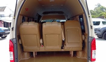 TOYOTA 2WD 2019 3.0 AT COMMUTER WHITE  2864 full