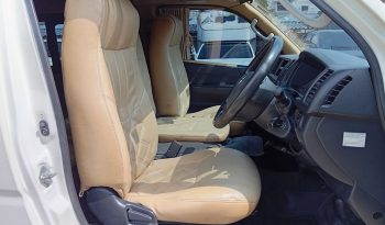 TOYOTA 2WD 2019 3.0 AT COMMUTER WHITE  2864 full