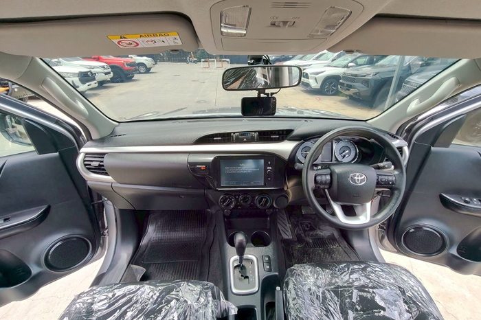 REVO PRE 2020 2.4 ENTRY AT DOUBLE CAB SILVER  1182 full